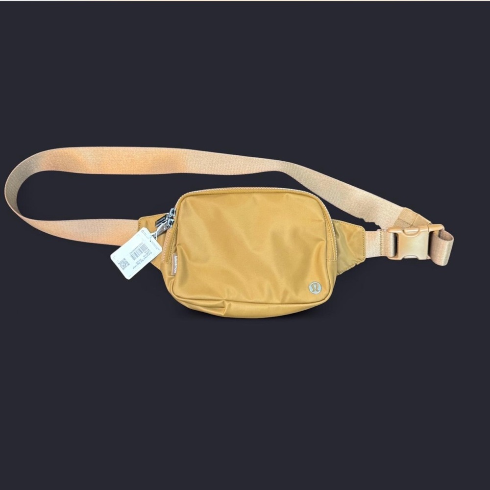 lululemon everywhere tan Belt Bag - Picture 2 of 7